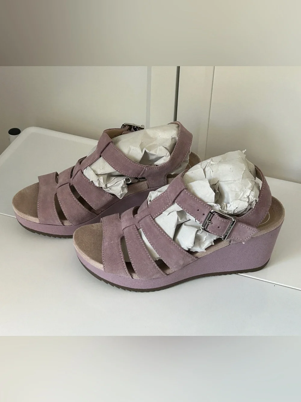 Vionic Tawny Mauve Suede Wedge Sandals Women's 6.5 Wide T-Strap Buckle Comfort
